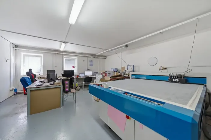 Prodej výrobních prostor, Věžky, 2200 m2