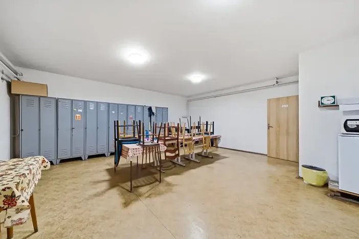 Prodej výrobních prostor, Věžky, 2200 m2