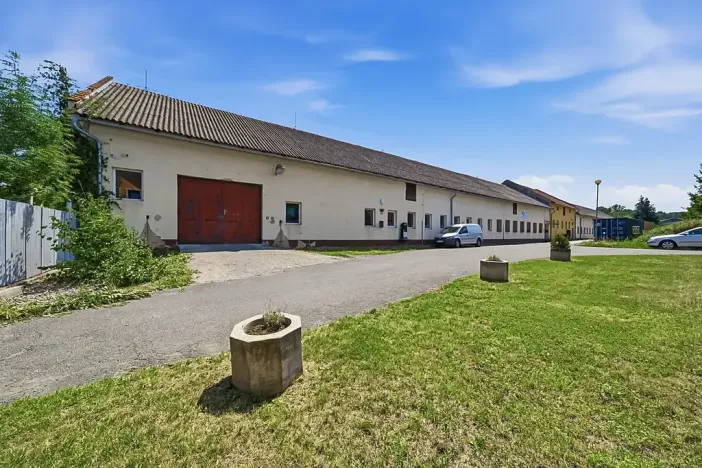 Prodej výrobních prostor, Věžky, 2200 m2