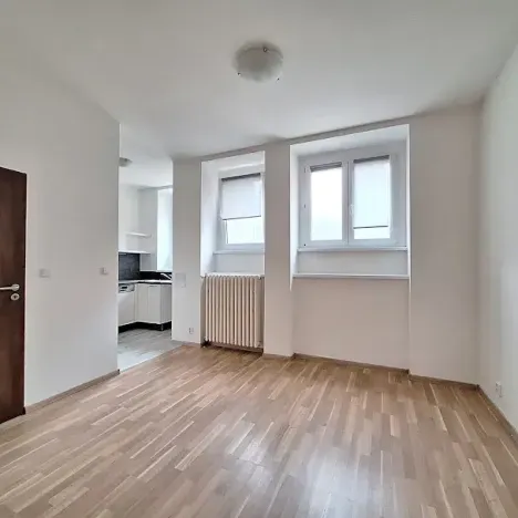 Pronájem bytu 1+kk, Praha - Strašnice, Černokostelecká, 33 m2
