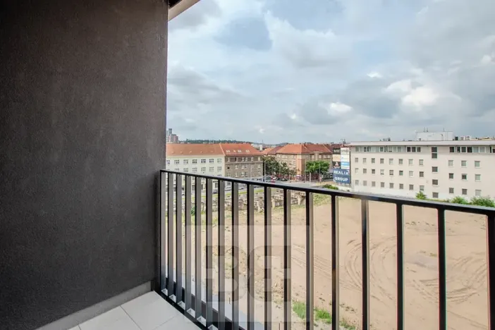 Pronájem bytu 2+kk, Praha - Vysočany, Střídavá, 56 m2