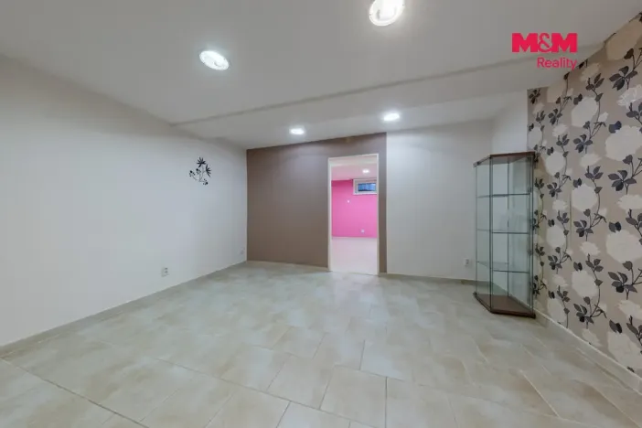 Prodej obchodního prostoru, Karlovy Vary - Drahovice, Vítězná, 147 m2
