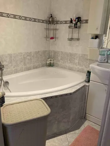 Prodej bytu 3+1, Ostrov, Kollárova, 71 m2