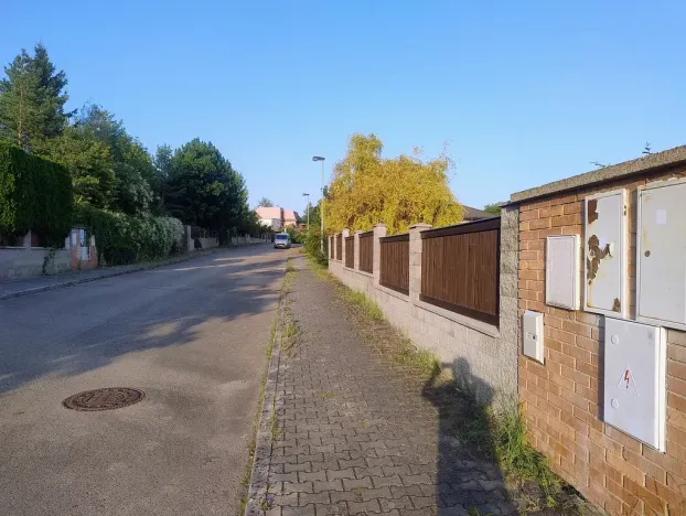 Prodej pozemku, Praha - Dolní Chabry, Pihelská, 800 m2