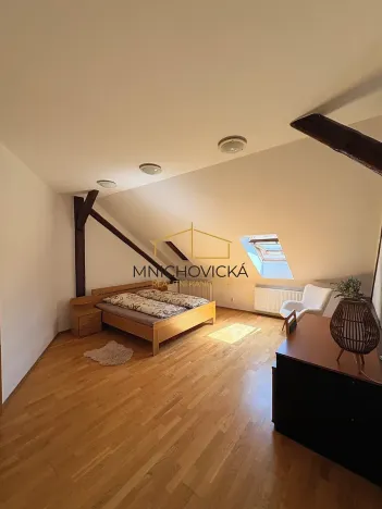 Pronájem bytu 3+kk, Žebrák, Náměstí, 87 m2