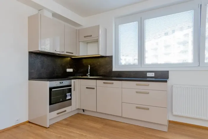 Pronájem bytu 2+kk, Praha - Střížkov, Makedonská, 55 m2