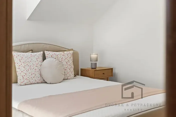 Pronájem bytu 2+kk, Praha - Nusle, U křížku, 36 m2