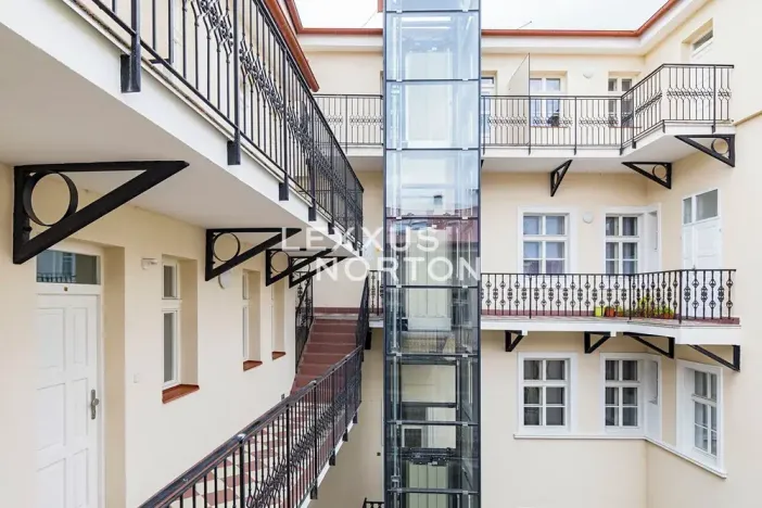Pronájem bytu 2+kk, Praha - Nové Město, Na Poříčí, 60 m2