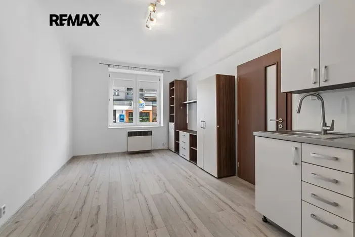 Pronájem bytu 2+kk, Plzeň, Koterovská, 36 m2