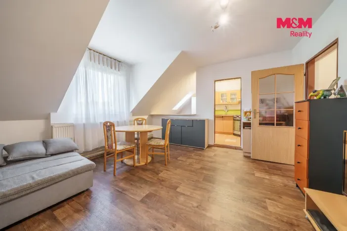 Prodej bytu 2+kk, Karlovy Vary - Stará Role, Jabloňová, 50 m2