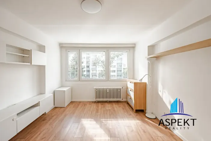 Pronájem bytu 1+kk, Praha - Vokovice, Evropská, 24 m2