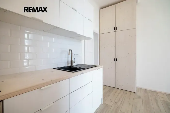 Prodej bytu 1+kk, Vráž, Nad Loděnicí, 28 m2