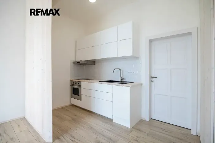 Prodej bytu 1+kk, Vráž, Nad Loděnicí, 28 m2