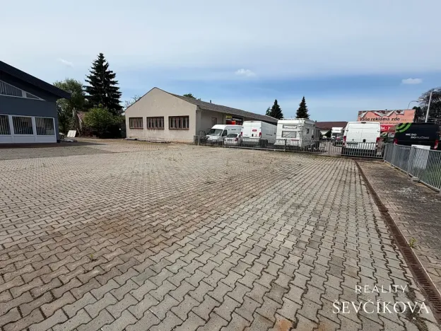 Pronájem obchodního prostoru, Hradec Králové, Vlčkovická, 700 m2