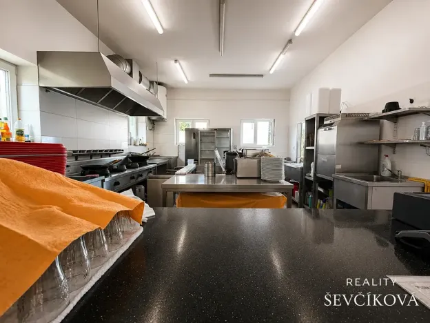 Pronájem restaurace, Pardubice, Okrajová, 144 m2