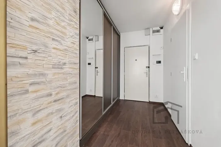 Pronájem bytu 2+kk, Praha - Hostivař, Zápasnická, 39 m2