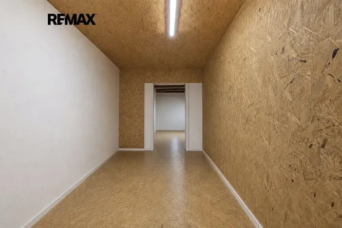 Pronájem skladu, Praha - Velká Chuchle, náměstí Chuchelských bojovníků, 85 m2