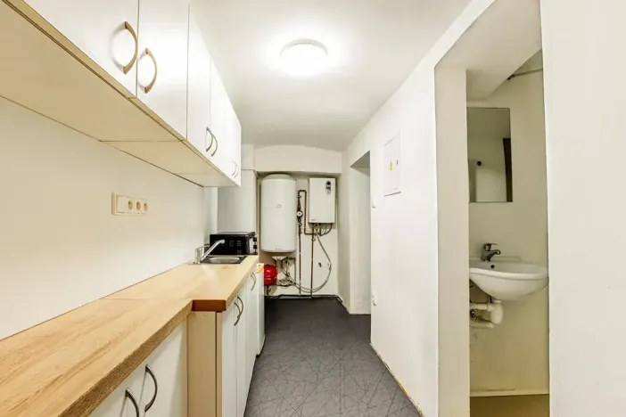 Prodej obchodního prostoru, České Budějovice, 66 m2