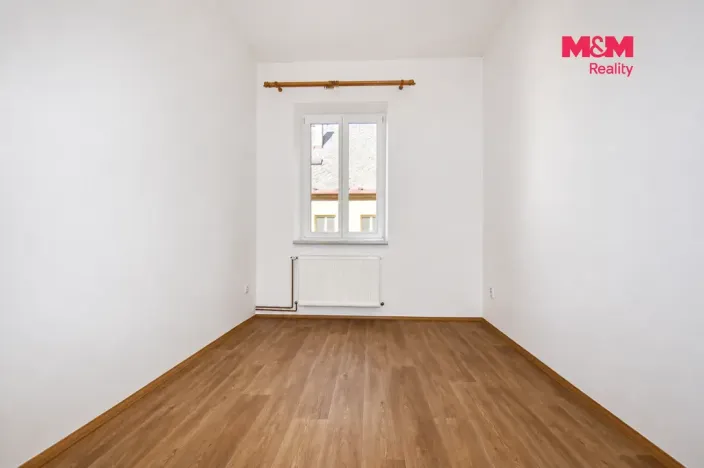 Pronájem bytu 2+1, Jičín - Staré Město, Valdštejnovo náměstí, 55 m2