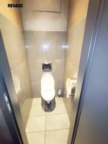 Pronájem obchodního prostoru, Jeseník, Masarykovo nám., 81 m2