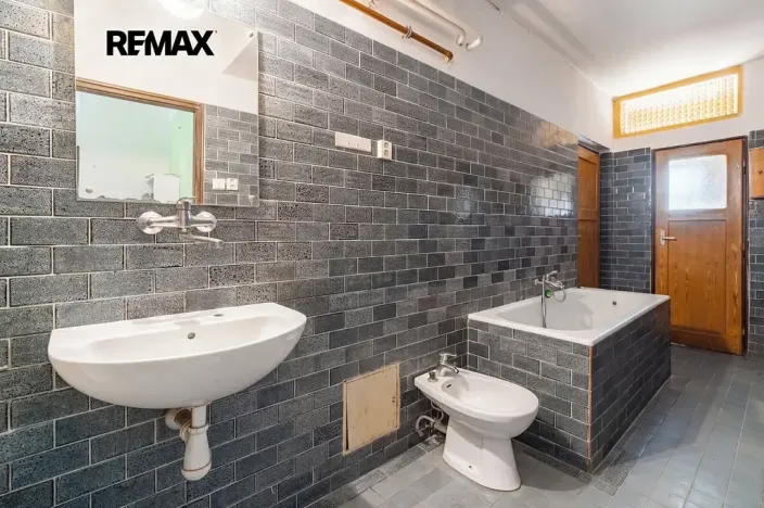 Prodej vícegeneračního domu, Praha - Pitkovice, Žampiónová, 200 m2