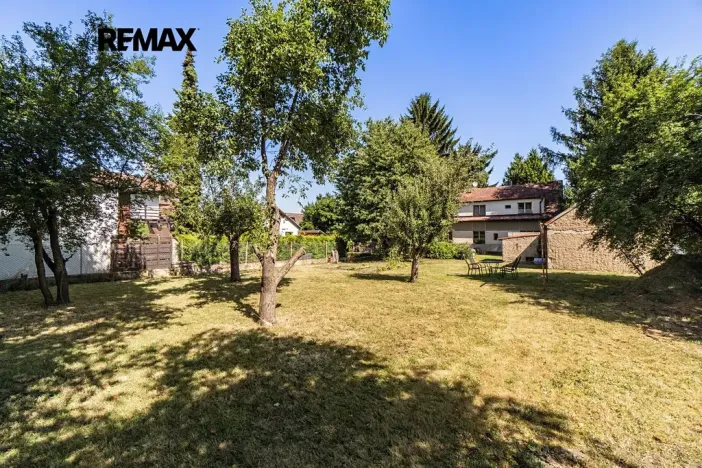 Prodej vícegeneračního domu, Praha - Pitkovice, Žampiónová, 200 m2