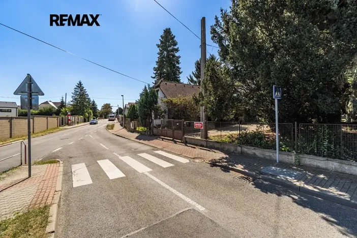 Prodej vícegeneračního domu, Praha - Pitkovice, Žampiónová, 200 m2
