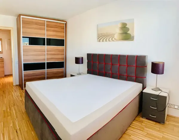 Pronájem bytu 2+kk, Praha - Karlín, Rohanské nábřeží, 58 m2
