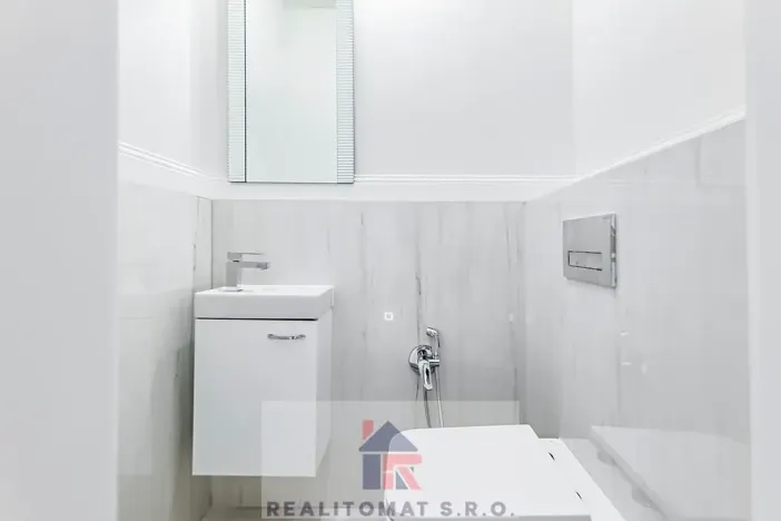 Pronájem kanceláře, Praha - Komořany, Pod lesem, 770 m2
