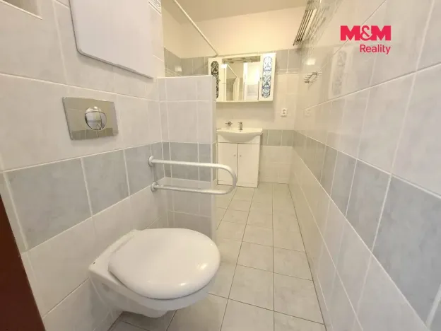 Pronájem bytu 4+1, Klášterec nad Ohří - Miřetice u Klášterce nad Ohří, 17. listopadu, 83 m2