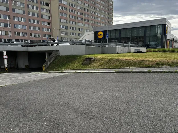 Pronájem garáže, Praha - Bohnice, Lodžská, 3838 m2