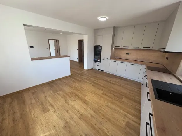 Prodej rodinného domu, Hroznová Lhota, 145 m2