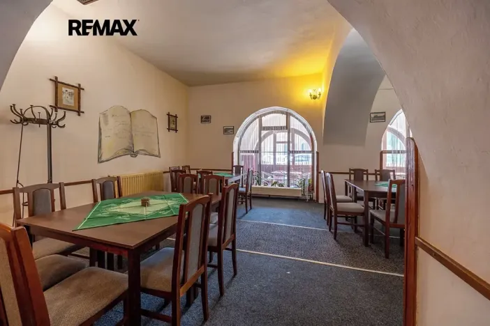 Pronájem restaurace, Opočno, Trčkovo nám., 500 m2