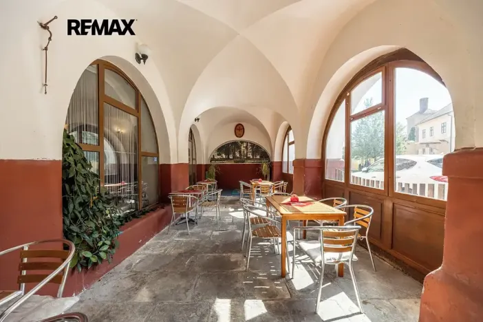 Pronájem restaurace, Opočno, Trčkovo nám., 500 m2
