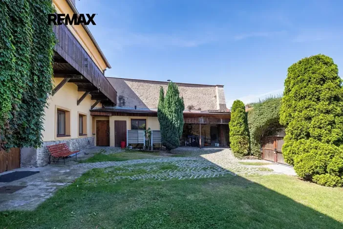 Pronájem restaurace, Opočno, Trčkovo nám., 500 m2