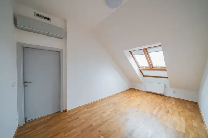 Pronájem bytu 4+1, Praha - Smíchov, Štefánikova, 147 m2