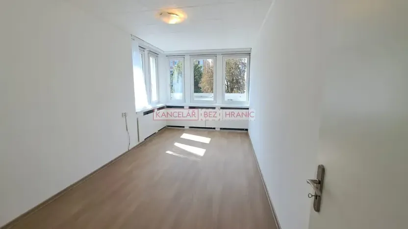 Pronájem pokoje, Zlín, Osvoboditelů, 80 m2