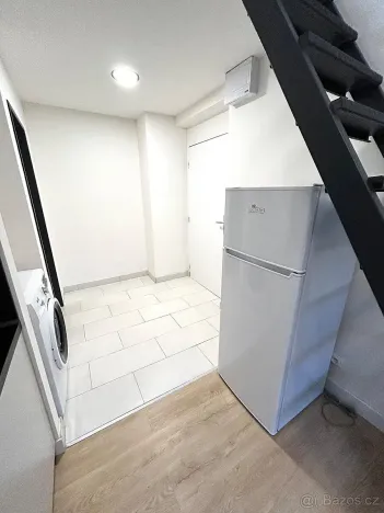 Pronájem bytu 1+kk, Praha - Radotín, Vrážská, 26 m2