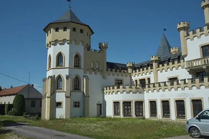 Dražba ubytování, Znojmo, Suchohrdelská, 2500 m2