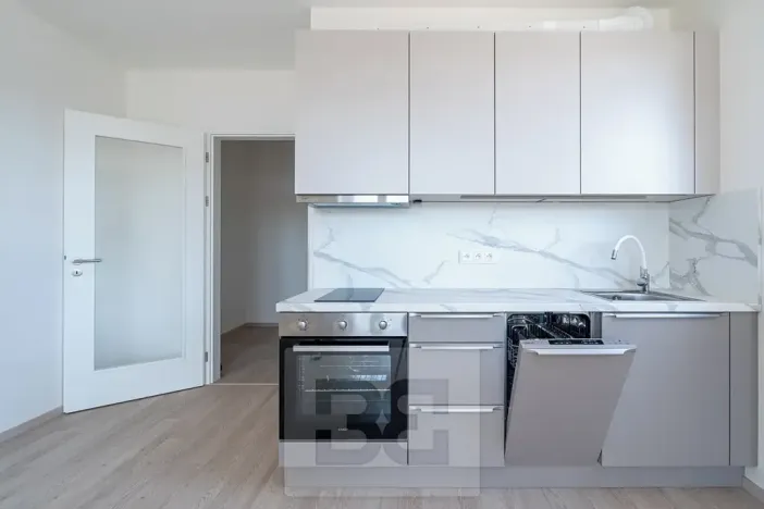 Pronájem bytu 1+kk, Praha - Vysočany, Poděbradská, 32 m2