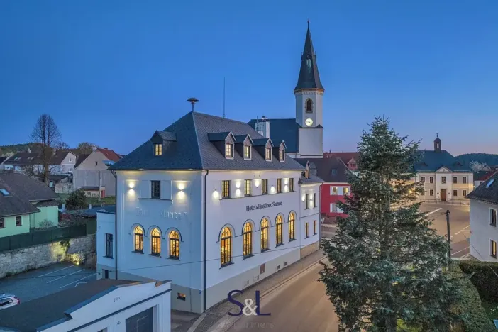 Pronájem restaurace, Osečná, Svatovítské náměstí, 183 m2