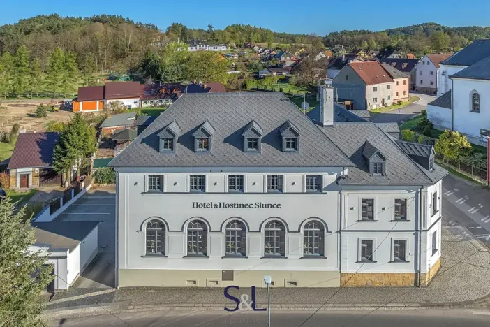 Pronájem restaurace, Osečná, Svatovítské náměstí, 183 m2
