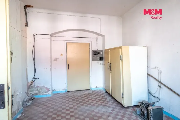Prodej výrobních prostor, Kolinec, 2640 m2