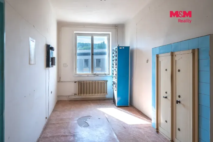 Prodej výrobních prostor, Kolinec, 2640 m2