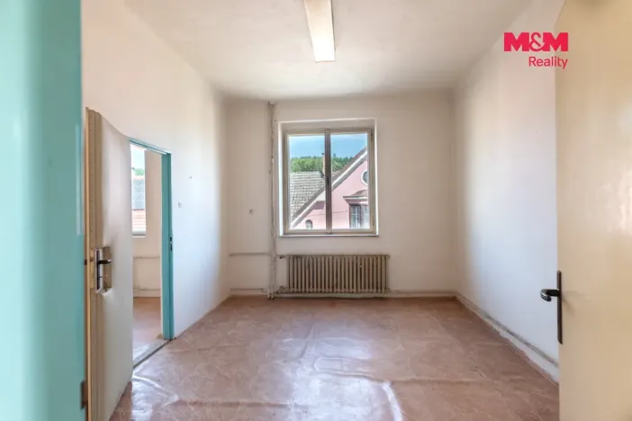 Prodej výrobních prostor, Kolinec, 2640 m2