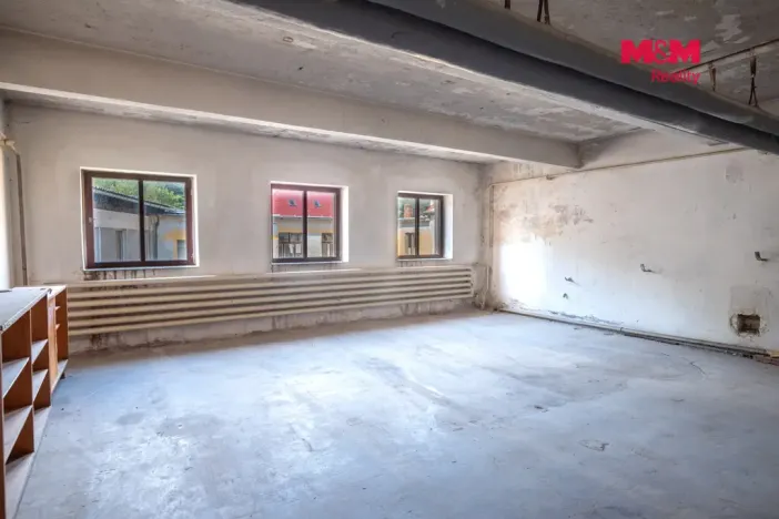 Prodej výrobních prostor, Kolinec, 2640 m2