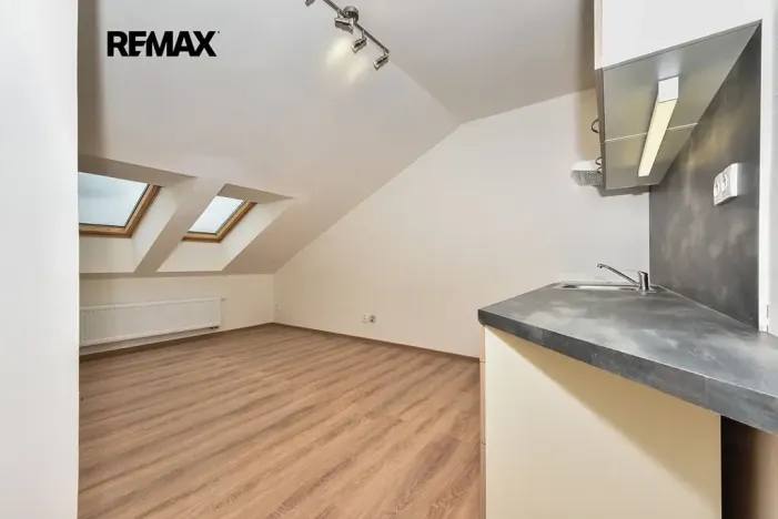 Pronájem bytu 2+kk, Plzeň, Skvrňanská, 37 m2