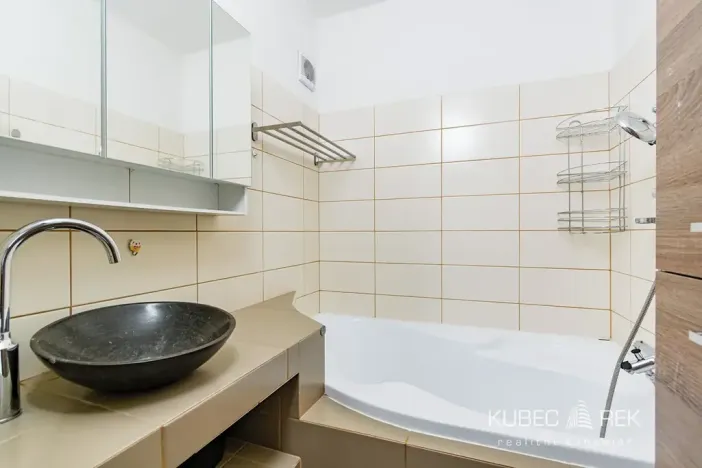Pronájem bytu 4+1, Jindřichův Hradec, Kosmonautů, 83 m2