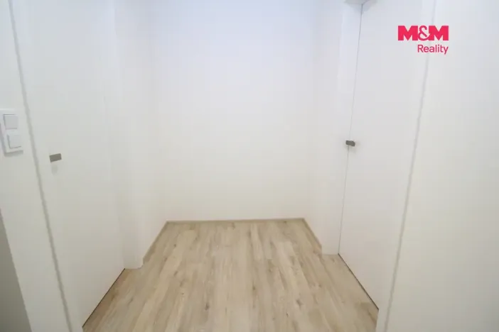 Pronájem bytu 2+kk, Praha - Vysočany, Pod Harfou, 42 m2