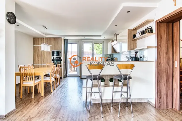 Prodej rodinného domu, Hovorany, 220 m2